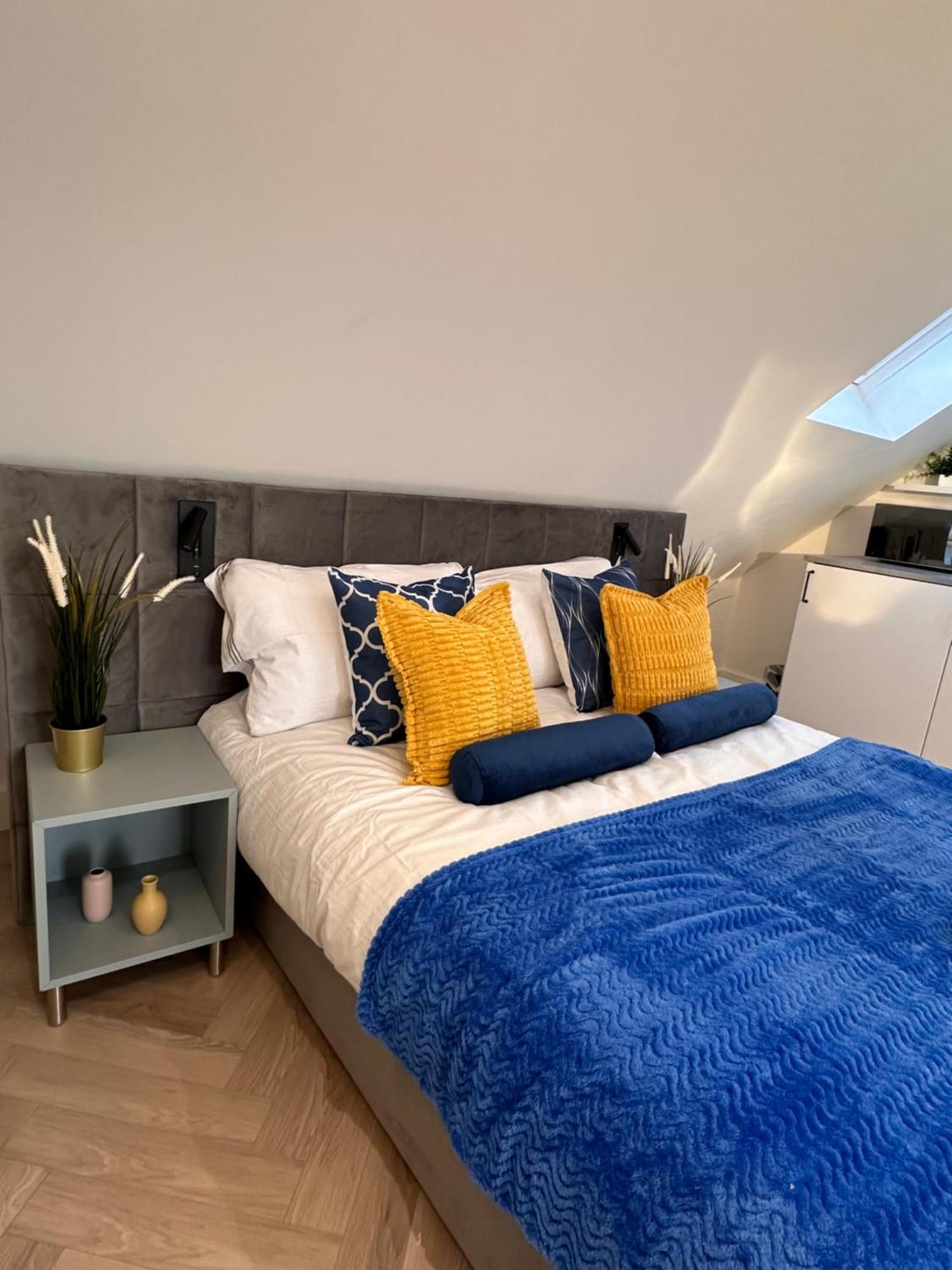 R5 - Luxury Private Ensuite Self-Contained Room - Newly Renovated Хейлсоуэн Экстерьер фото