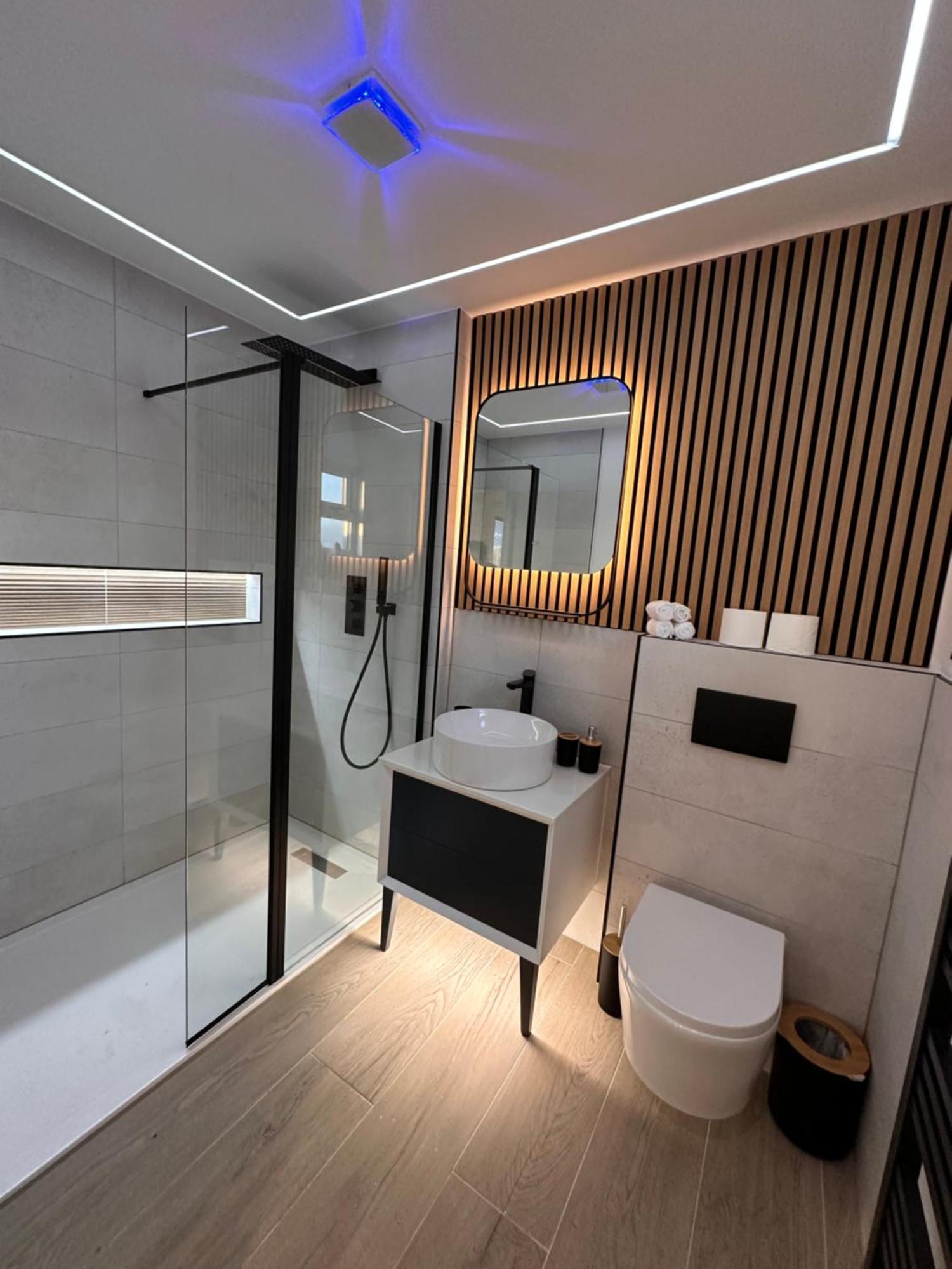 R5 - Luxury Private Ensuite Self-Contained Room - Newly Renovated Хейлсоуэн Экстерьер фото