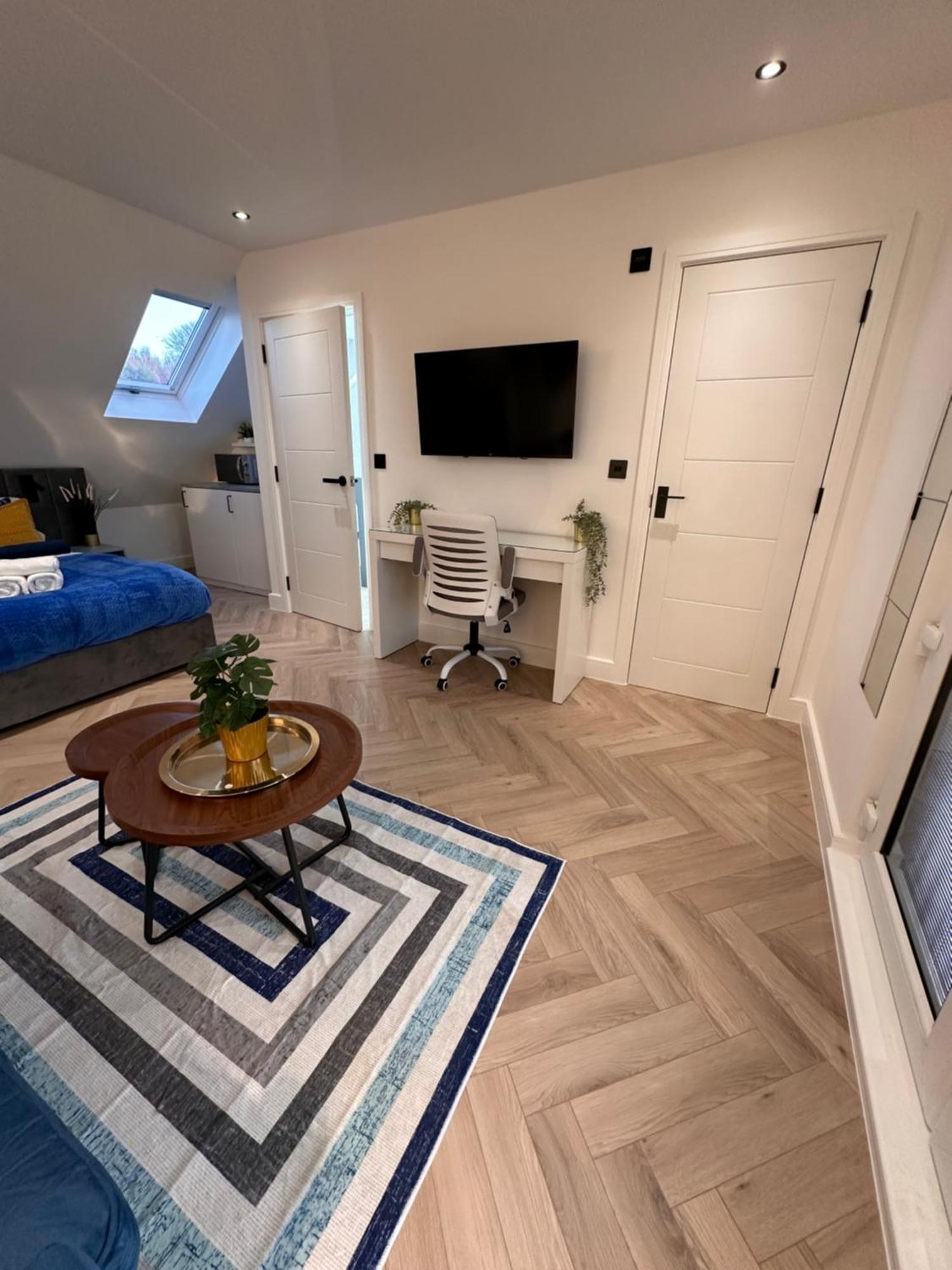 R5 - Luxury Private Ensuite Self-Contained Room - Newly Renovated Хейлсоуэн Экстерьер фото