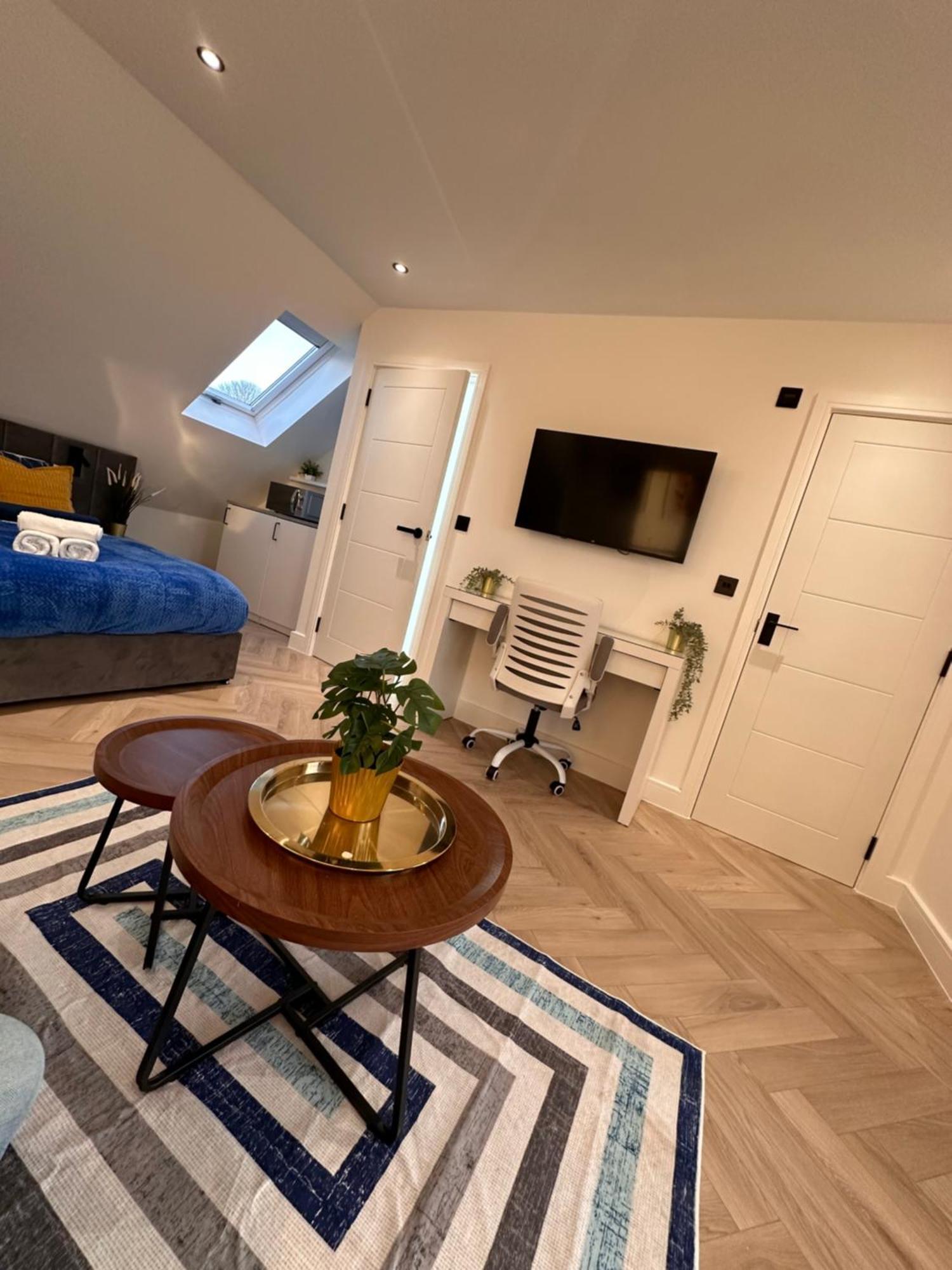 R5 - Luxury Private Ensuite Self-Contained Room - Newly Renovated Хейлсоуэн Экстерьер фото